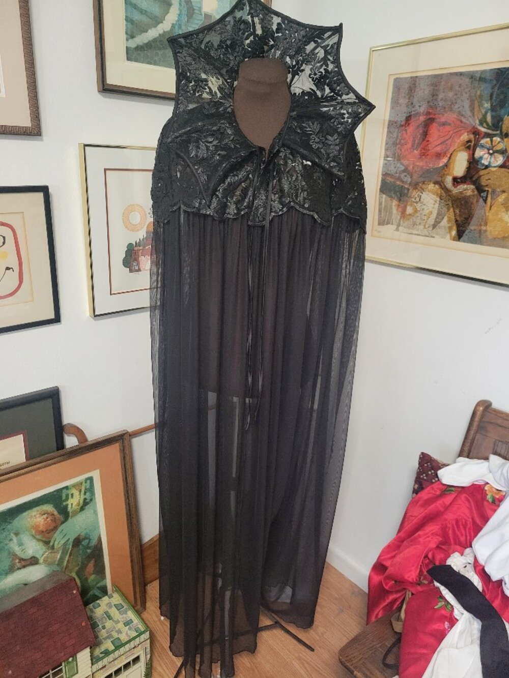 Amazing NWT Romwe Stiff Lace Collar and top Cape/Dracula Cape